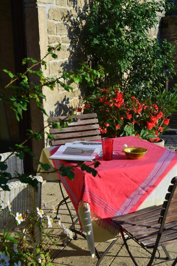 La Cour Des Delices Bed & Breakfast Gigny  Dış mekan fotoğraf