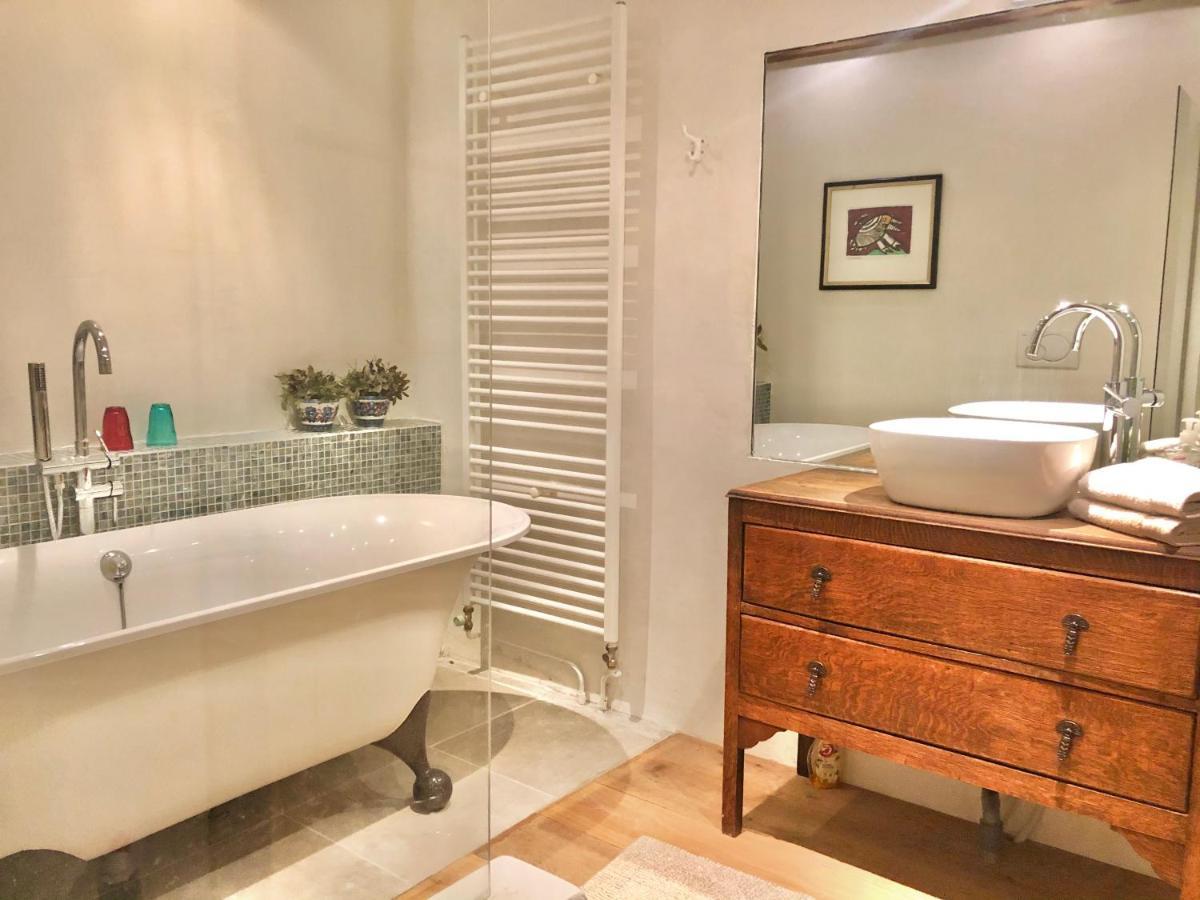 La Cour Des Delices Bed & Breakfast Gigny  Dış mekan fotoğraf