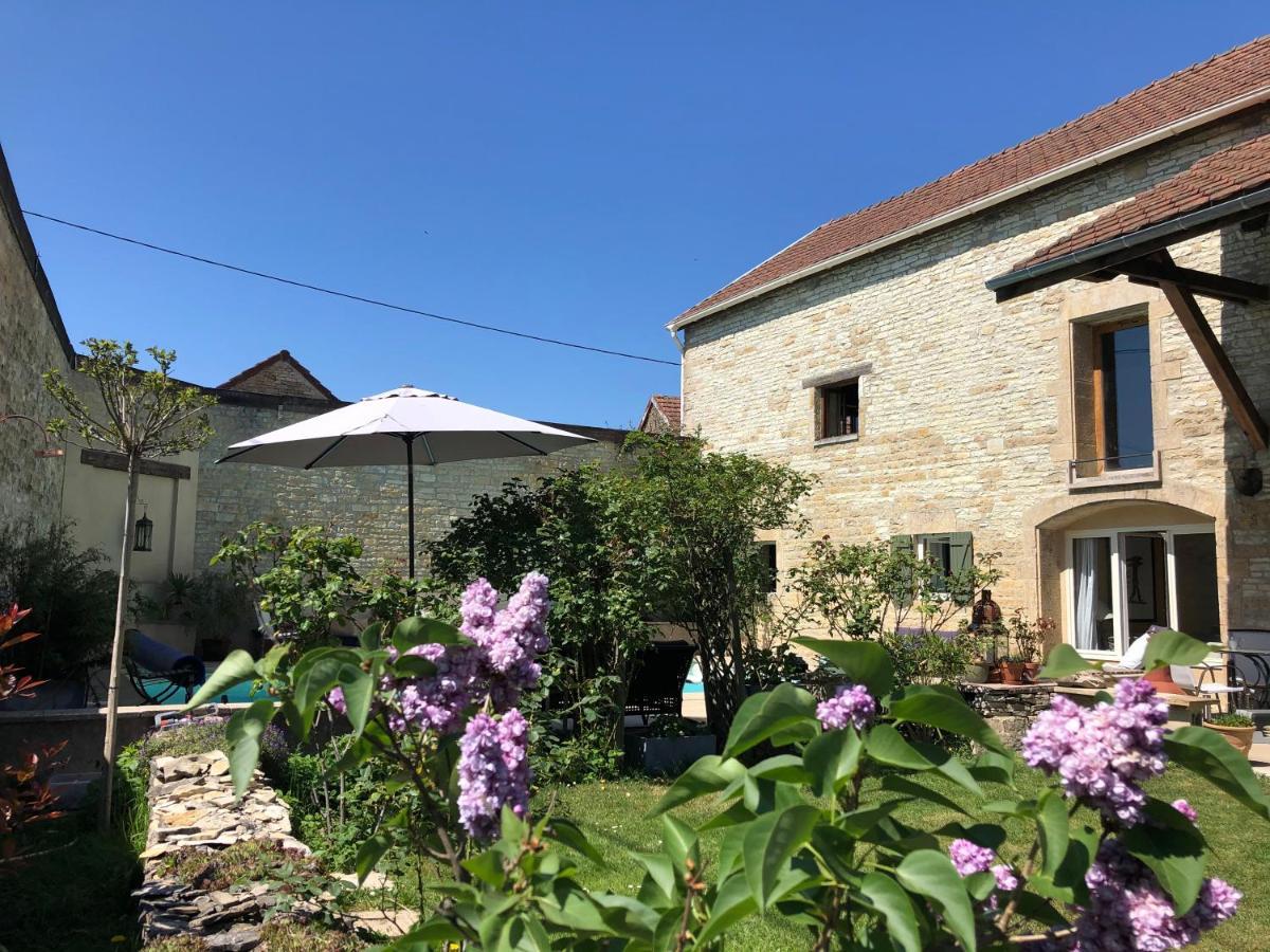 La Cour Des Delices Bed & Breakfast Gigny  Dış mekan fotoğraf
