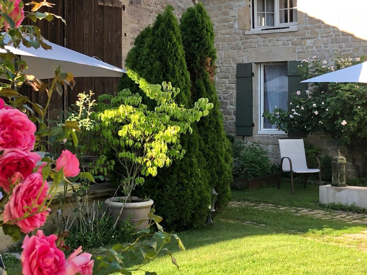 La Cour Des Delices Bed & Breakfast Gigny  Dış mekan fotoğraf