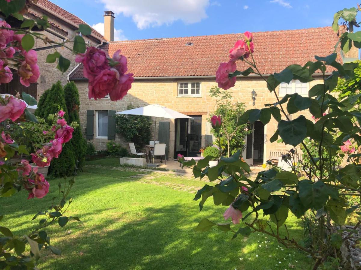 La Cour Des Delices Bed & Breakfast Gigny  Dış mekan fotoğraf