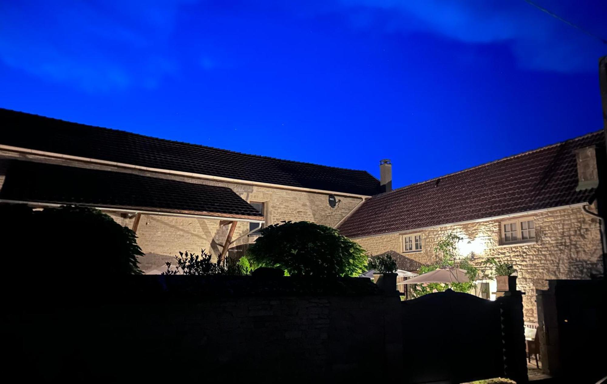 La Cour Des Delices Bed & Breakfast Gigny  Dış mekan fotoğraf