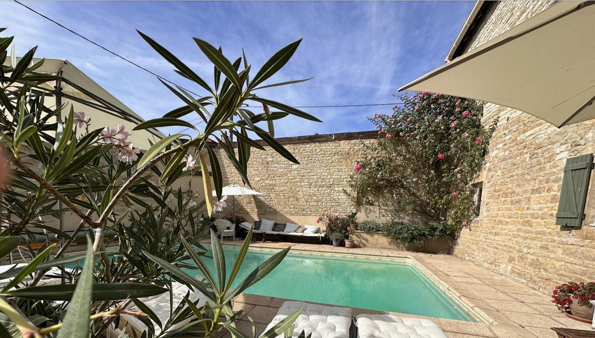 La Cour Des Delices Bed & Breakfast Gigny  Dış mekan fotoğraf