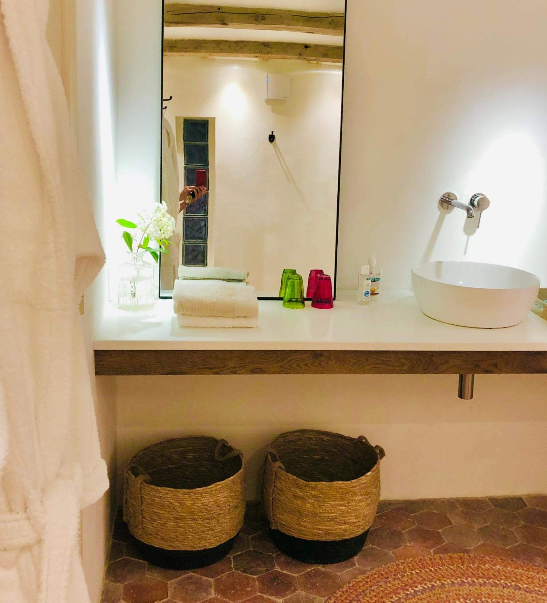 La Cour Des Delices Bed & Breakfast Gigny  Dış mekan fotoğraf