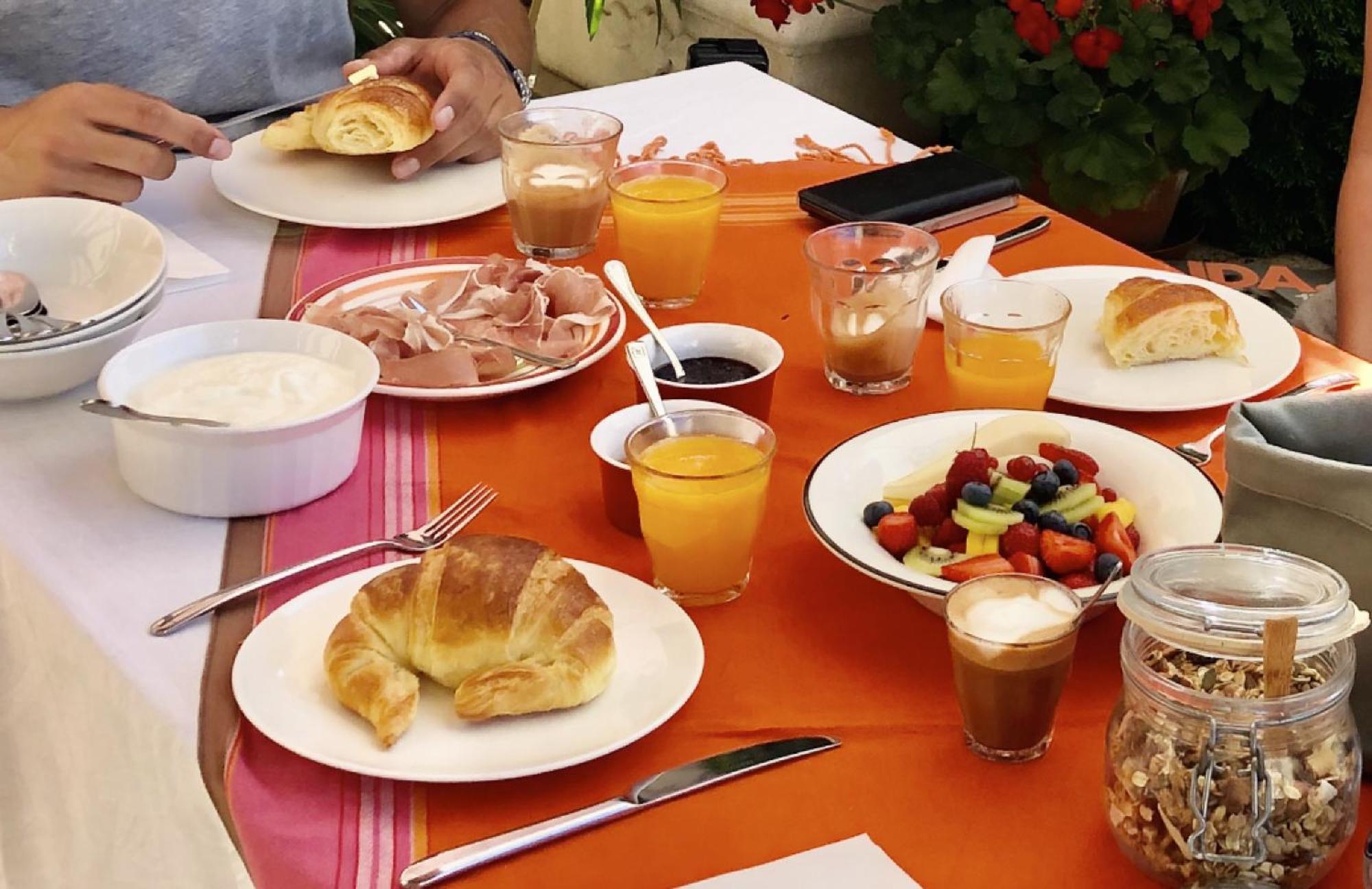 La Cour Des Delices Bed & Breakfast Gigny  Dış mekan fotoğraf